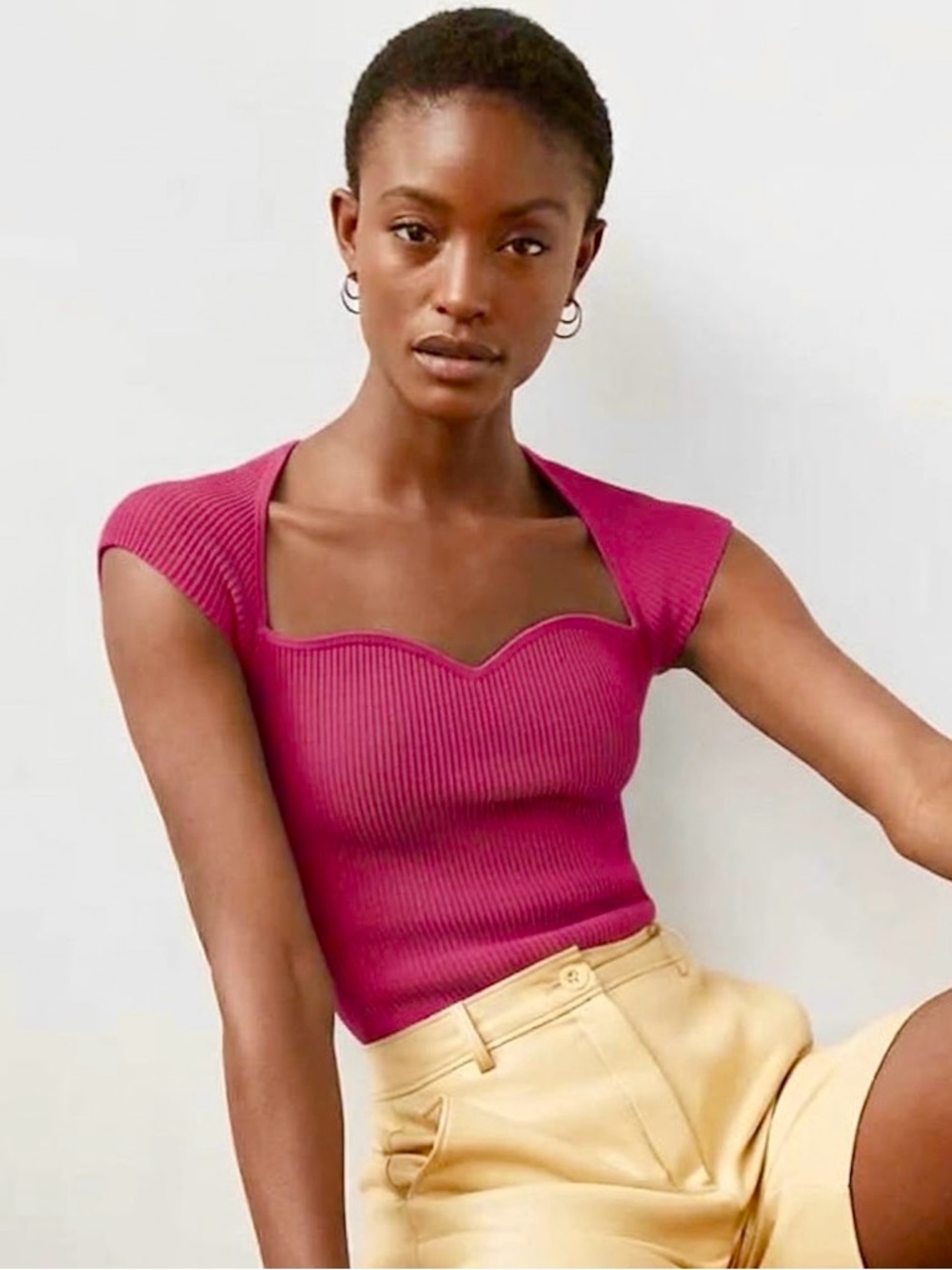 Aritzia Babaton Sculpt Knit Sweetheart Neckline Short Sleeve Tee in Pink